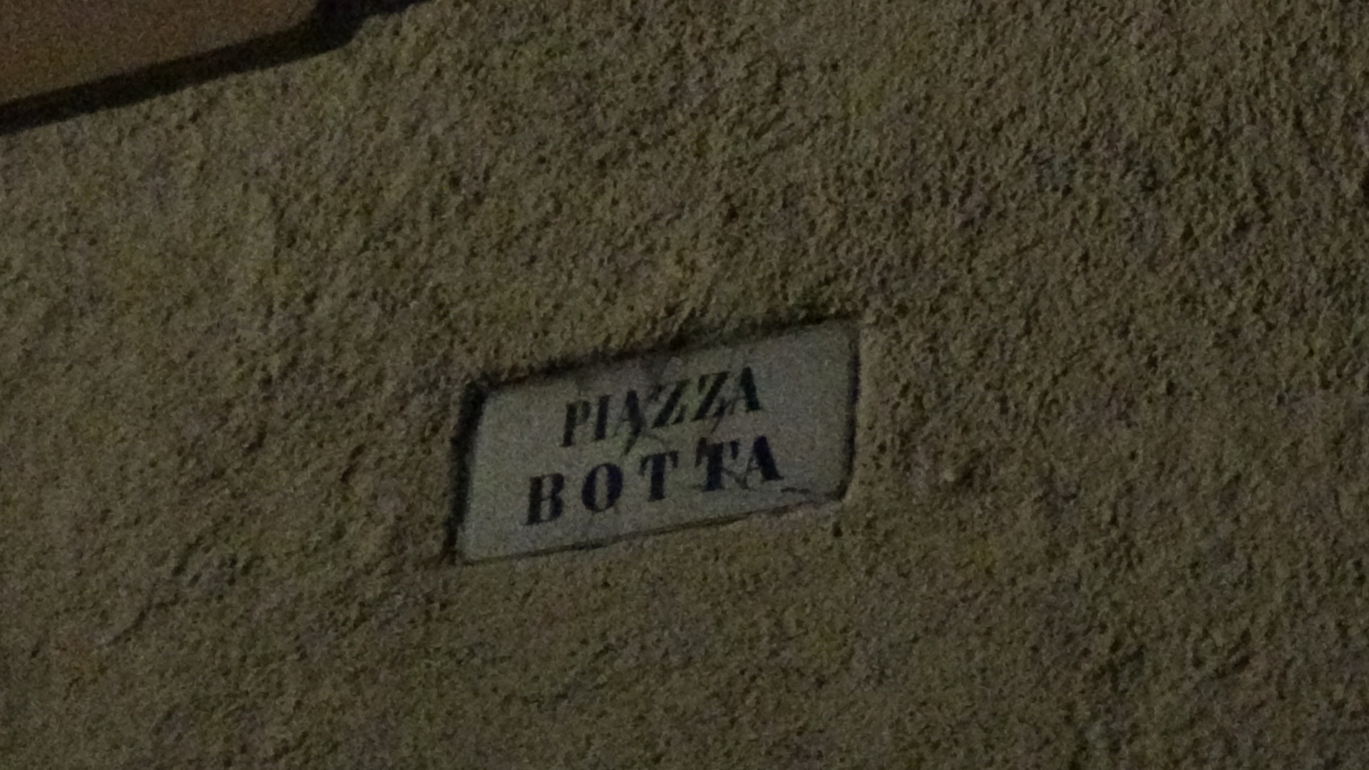 Piazza-Botta-a-Pavia.jpg